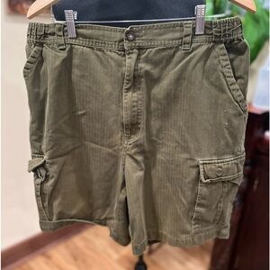 Presswick & Moore cargo shorts size 36 in GUC